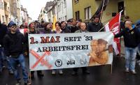 1. Mai 2015: Nazi-Demo in Worms - links am Transparent der "FN Kraichgau": Timo Feldpausch