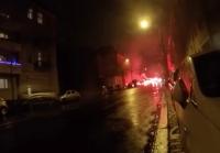 Ein Bekennervideo zeigt, wie Aktivisten die JVA Lichtenberg mit Pyrotechnik bewerfen. (Foto: Screenshot)