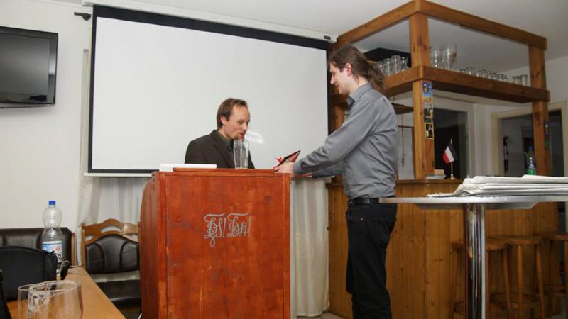 Sven Wüstenfeld (rechts) mit dem Journalisten der Jungen Freiheit Billy Six auf der Veranstaltung in den Räumen des VDSt