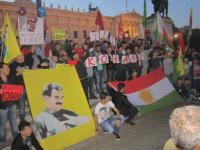 Kobane - Kurdischer Protest vor dem Parlament in Wien