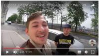Lars Steinke und Patrick Jäcker (mit IB-Shirt "Sturmfest und Erdverwachsen") am 11.6.2016 in Wien auf dem Weg zur Demonstration der »Identitären Bewegung«. Foto: Screenshot youtube