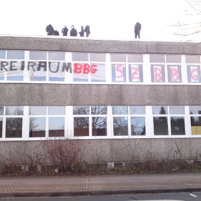 Besetzung der ehemaligen Herderschule in Bückeburg