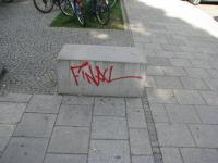 Den Schriftzug "Final" hinterließen die Sprayer vor dem Dante-Gymnasium in der Wackersberger Staße.