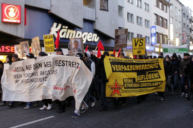 Köln: "Rosen auf den Weg gestreut" Demo