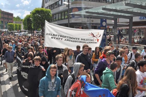 Circa 500 Schüler boykottierten am Freitagmorgen den Unterricht. (Foto: Benedikt Reichel)