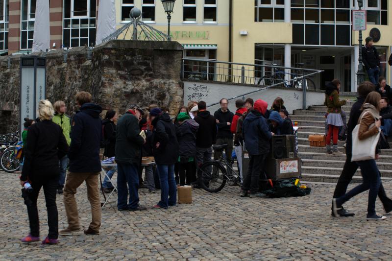 Kundgebung gegen Korporationen am 12.04.2013 in Freiburg