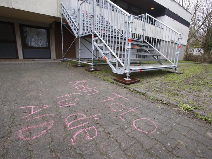 Vandalismus am Bürgerhaus Finthen vor der AfD-Veranstaltung. Foto: Sascha Kopp