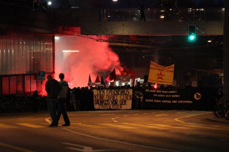 Mit Knall- und Feuerwerkskörpern sowie Rauchpetarden verschafften sich die Demonstranten Aufmerksamkeit.