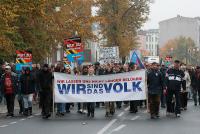 Rechts am Transparent: David Petereit (NPD) (Foto: Endstation Rechts)