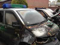 Die ausgebrannnten Polizeiwagen :)