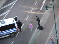 Anlegen der Kampfmontur (Uniplatz, gegen 11:30)