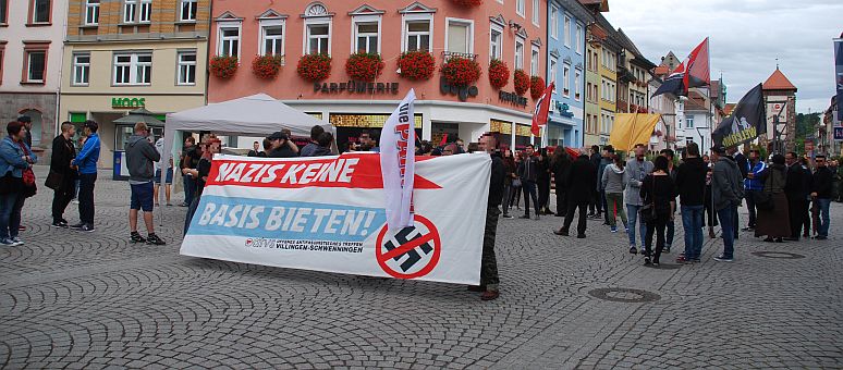 Kundgebung auf dem Latschariplatz