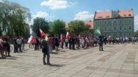 Die Demonstranten der Gruppe "Nationales Słubice" bei ihrer Kundgebung