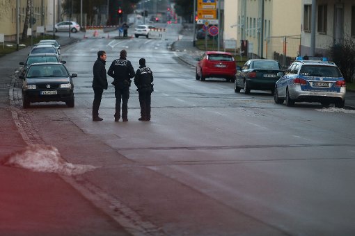 Ein verdächtiger Gegenstand hat vor der BEA in Villingen-Schwenningen für einen Polizeieinsatz gesorgt (16)