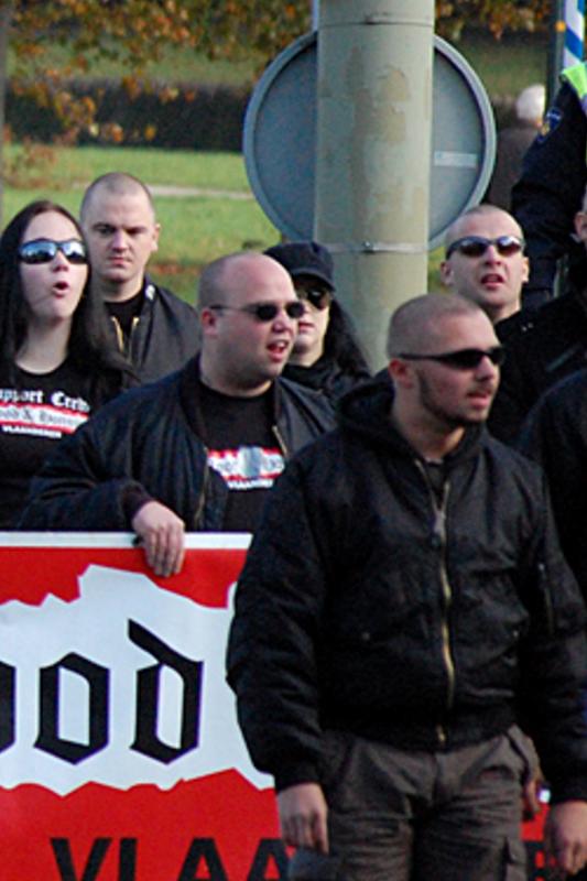 41 - Den Haag 25.10.2008 -- ganz vorne ein Mitglied der"Skinheadfront DO-Dorstfeld" -