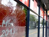 19 Scheiben wurden an der SPD-Zentrale in Kreuzberg zerstört