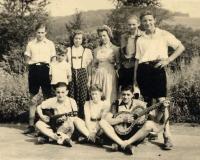 Gertrud "Mucki" Koch (Mitte) mit anderen Edelweißpiraten in den 1940ern. Foto: NS Dok Köln