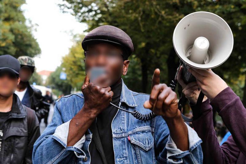 Zwischenkundgebung am Boxhagenerplatz (Foto: pm_cheung)