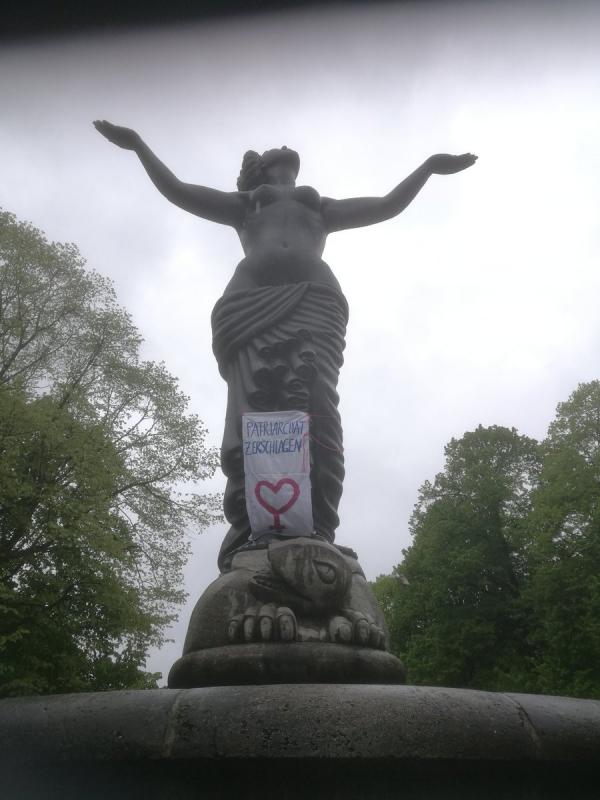 May Day 2017 in Wuppertal, Germany. Banner reads "Smash Patriarchy"