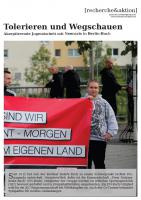 Hellersdorf, 20. August 2013: Fabian Knop hält das Transparent der Berliner NPD auf einer Kundgebung gegen die Notunterkunft für Asylbewerber_innen