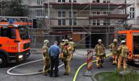 Feuerwehreinsatz in Friedrichshain: Baumaterialien in einem Neubau standen in Flammen Foto: Spreepicture