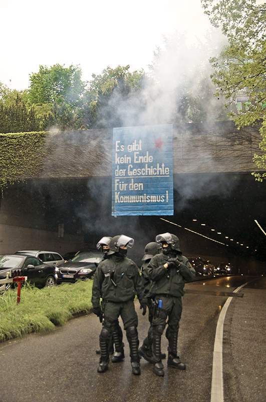 Stuttgart: Transpi-Aktion am Rande der revolutionären Demo 2