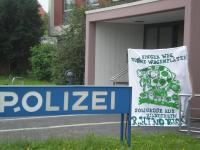 die polizei schafft sich ab und demonstriert für mehr wagenplätze