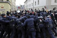 Polizei musste Demonstranten aus dem Weg räumen