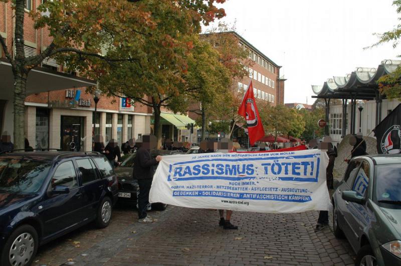 Kundgebung vor dem “Heilcentrum Pless”