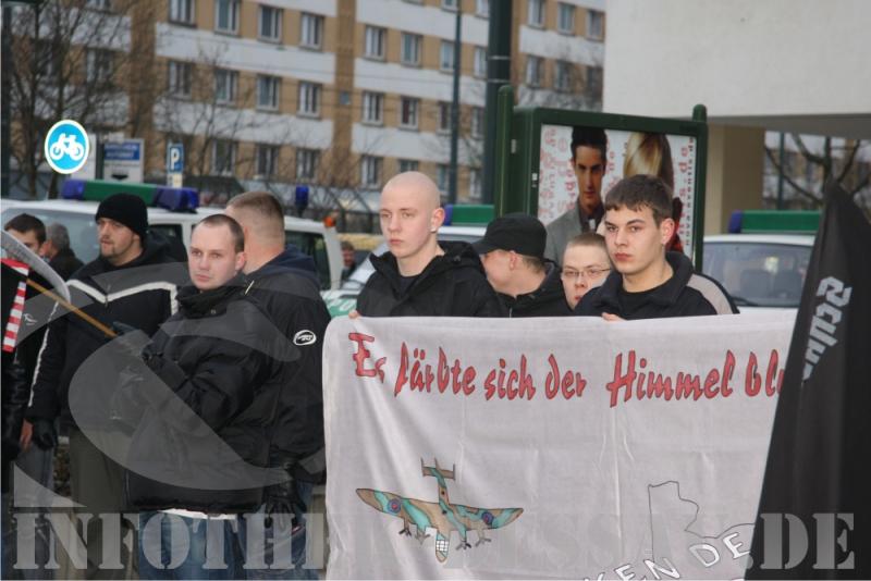 Traurige Nazis in Dessau 3
