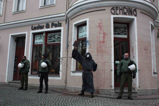 performance gegen pelz