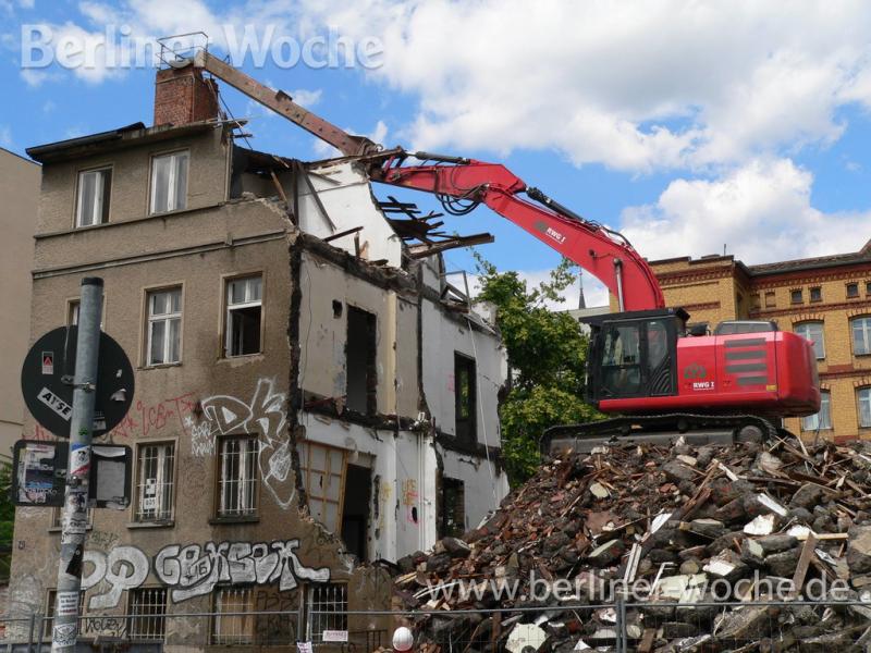 Abriss von zwei Bestandsgebäuden auf dem Grundstück. (Foto: Thomas Frey)