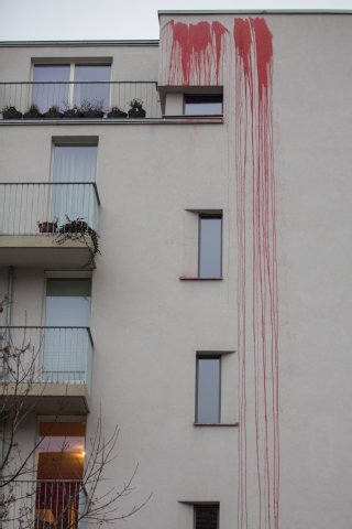 Farbanschlag auf Wohnhaus von der SPD-Politiker Peer Steinbrück und Eva Högl in Berlin-Wedding.