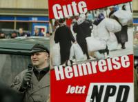 Als Käufer trat unter anderem Thomas "Steiner" Wulff auf. Der führende NPD-Politiker gilt als politischer Ziehsohn des verstorbenen Neonazis Jürgen Rieger.