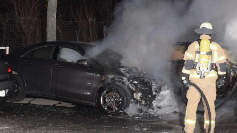 Auch dieser BMW konnte nicht mehr gerettet werdenFoto: spreepicture