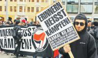 Erinnerung an Kamal Kilade: Bei einer Antirassismus-Demonstration gedachten 1000 Teilnehmer der Opfer rechtsextremer Gewalt in Leipzig. Foto: André Kempner 