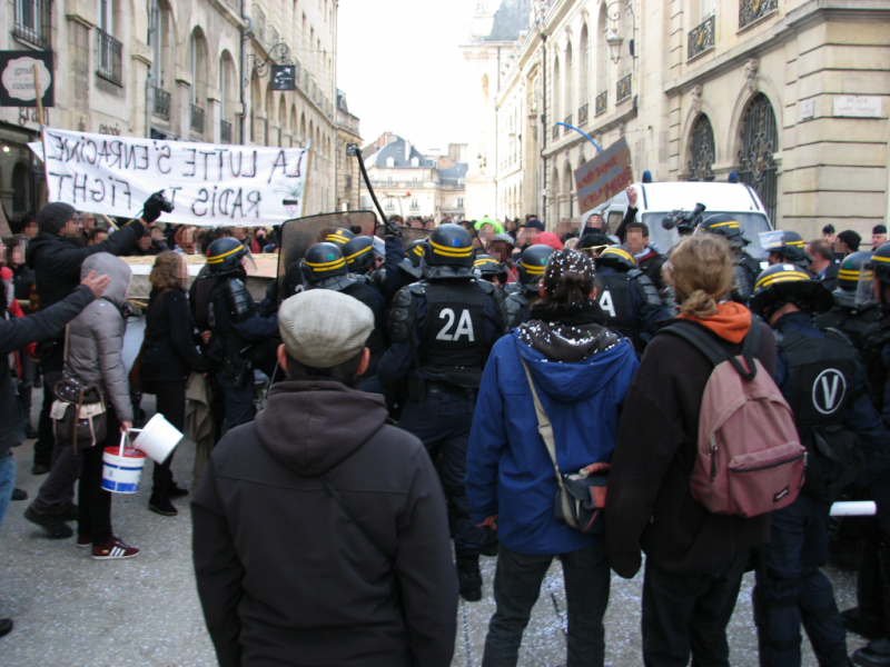 Bullen blockieren autonome Demo