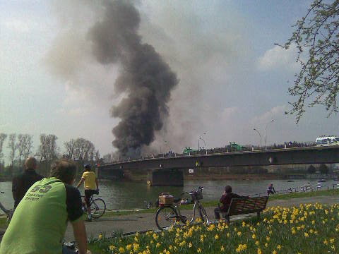 Brennende Grenzgebäude in Strasbourg 1