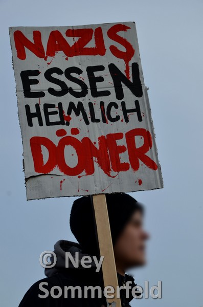 Nazis essen heimlich Döner