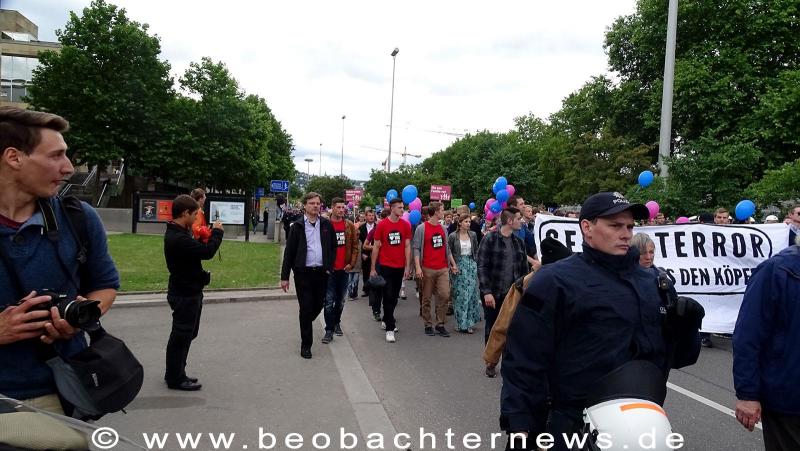 „Identitärer“ Christopher Buff (rechts) bei der „Demo für alle“ am 21.06.2015