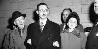 Julius (m.) und Ethel (r.) Rosenberg mit dem stellvertretenden US-Marshall Harry McCabe (l.) Foto: ap