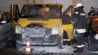 In Friedrichshain wurde am frühen Dienstagmorgen ein DHL-Transporter in Brand gesteckt