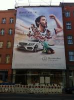 Mercedes Werbung an der Brunnen 183 in Berlin