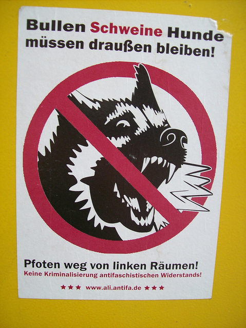 bullenhunde müssen draußen bleiben.