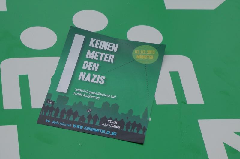 Plakatieraktion gegen Naziaufmarsch in Münster 