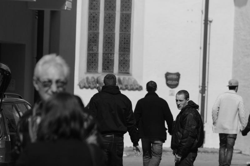 Dominik Karg (schaut) - NPD-Infostand Kaufbeuren 21.03.2015