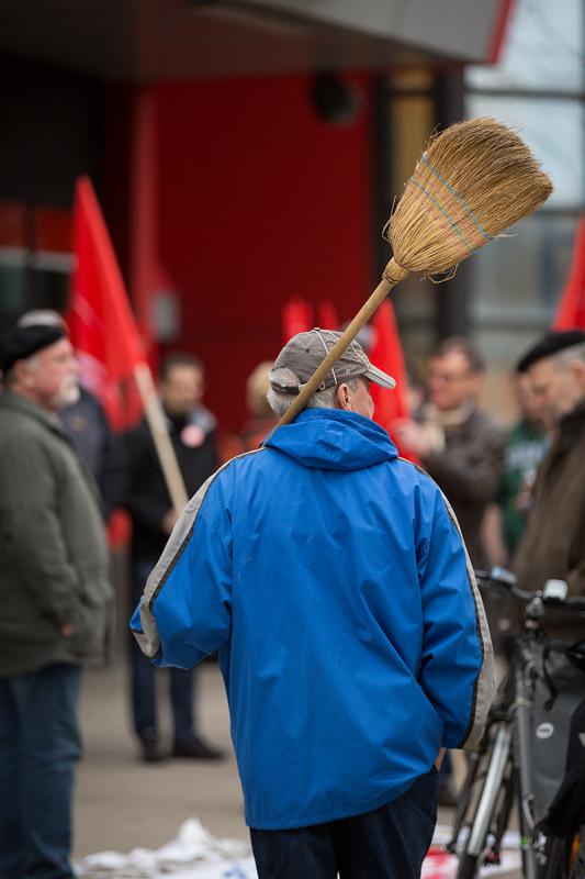 "Neonazis wegputzen" war das Motto der Gegenverantstaltung.