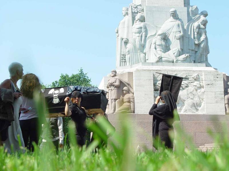 Atomic funeral performance in front of the statue of liberty