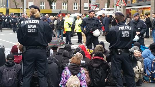 September 2015: Breiter Protest gegen "Dügida"