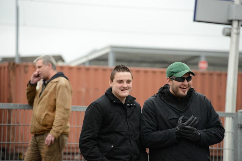 Maurice Scheffler und Adrian Albrecht bei einer Neonazidemonstration mit Christian Worch im Hintergrund